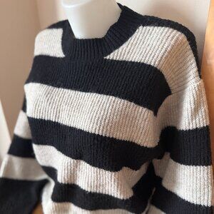Black and White Stripped H&M Women's Crewneck Sweater